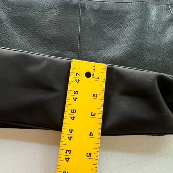 Vintage Fossil Black Pebble Leather and Nylon Crossbody Messenger Bag - Picture 11 of 14